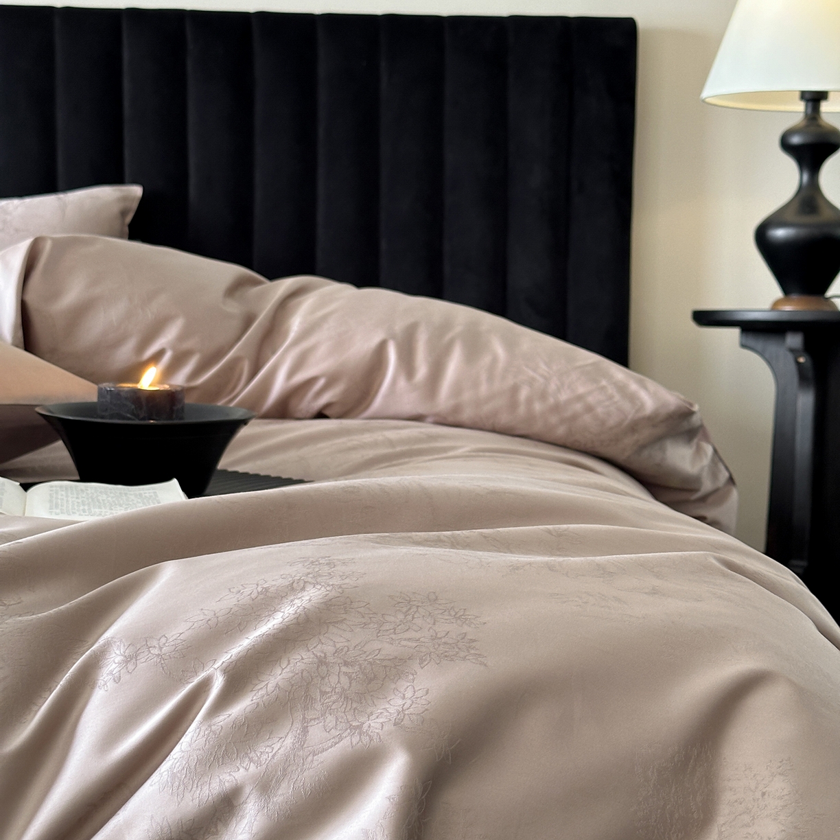 91家纺网 家纺一手货源 找家纺 三味舒屋 2025新款素织静奢系列50支全棉提花磨毛四件套 玛莎棕