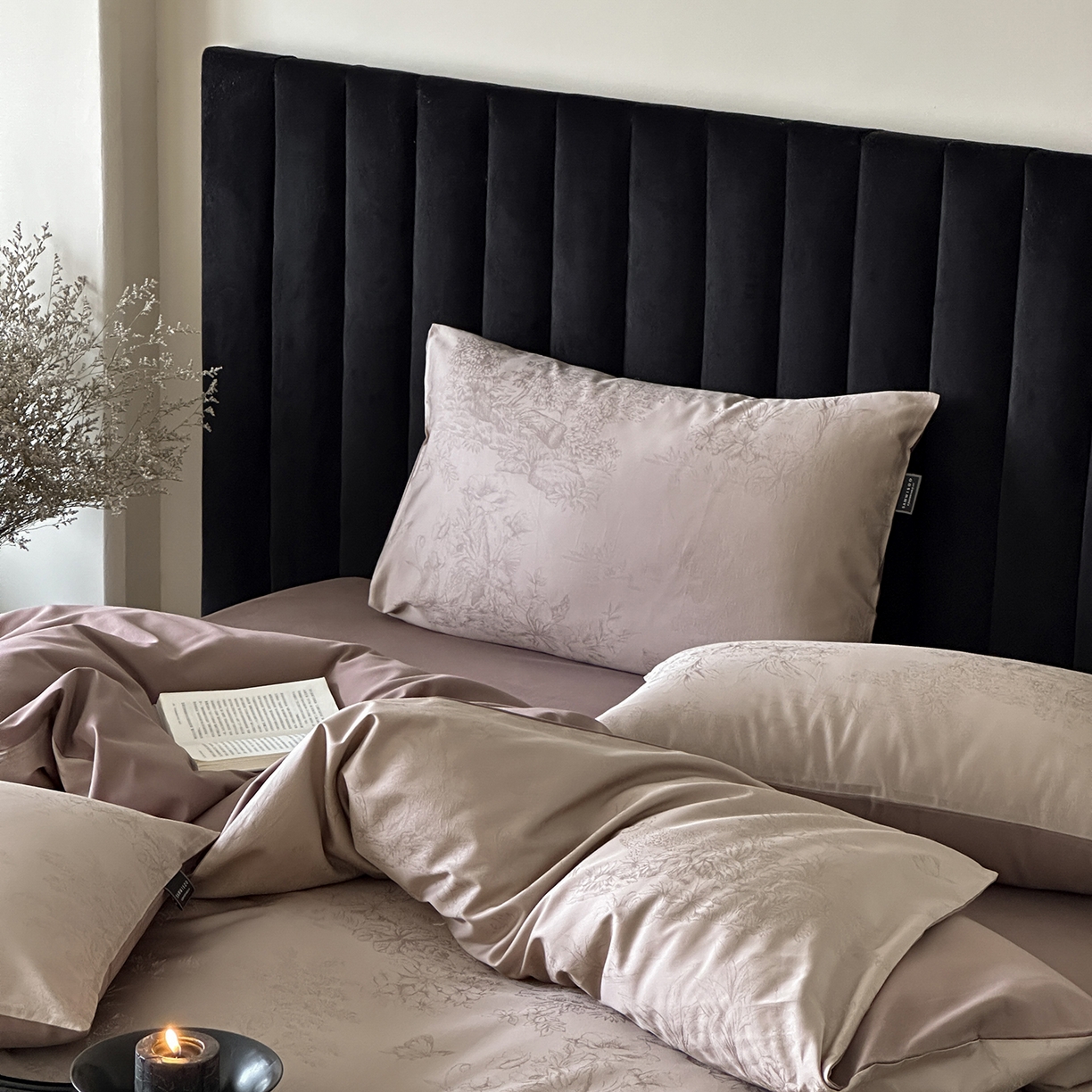 91家纺网 家纺一手货源 找家纺 三味舒屋 2025新款素织静奢系列50支全棉提花磨毛四件套 玛莎棕