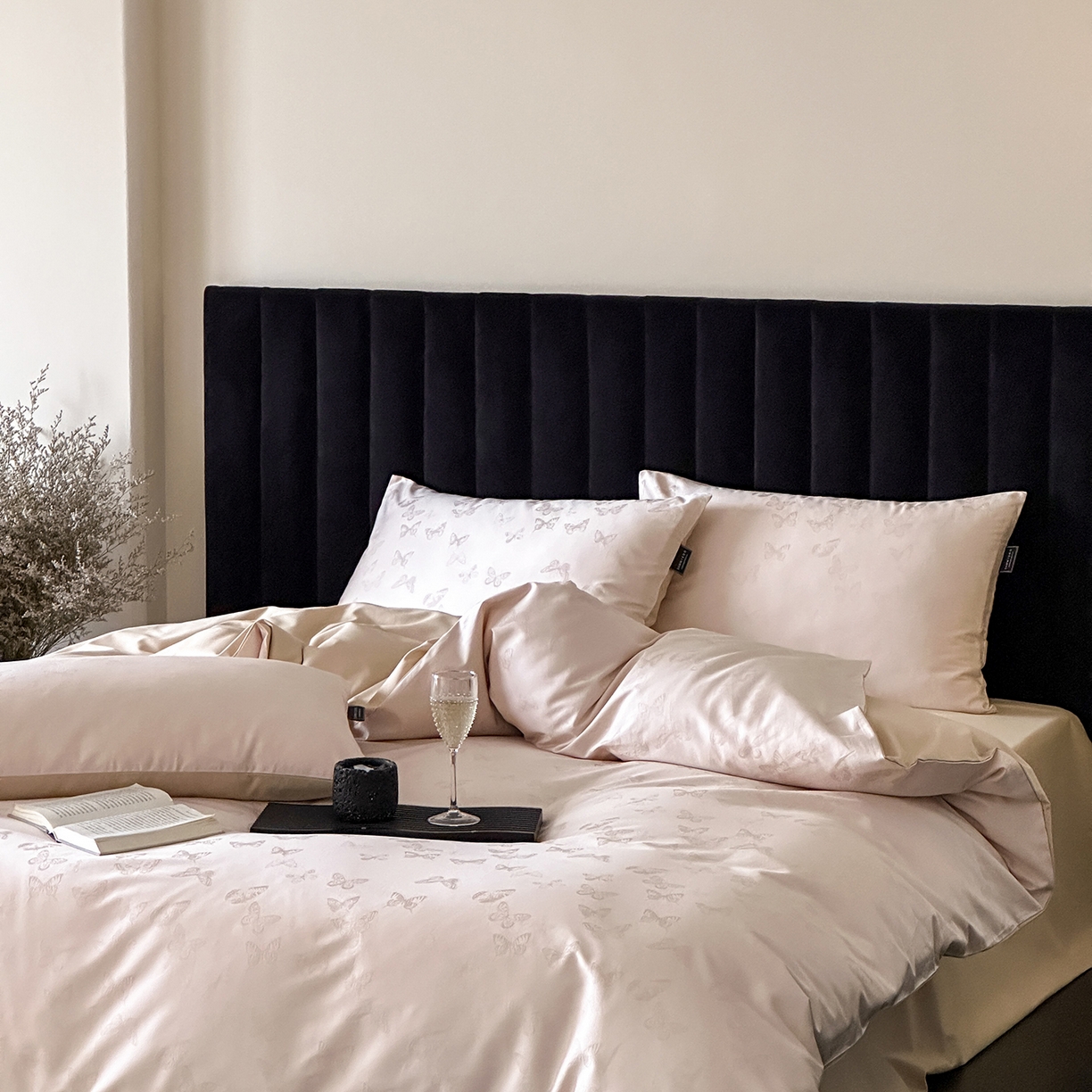 91家纺网 家纺一手货源 找家纺 三味舒屋 2025新款素织静奢系列50支全棉提花磨毛四件套 贝妮粉