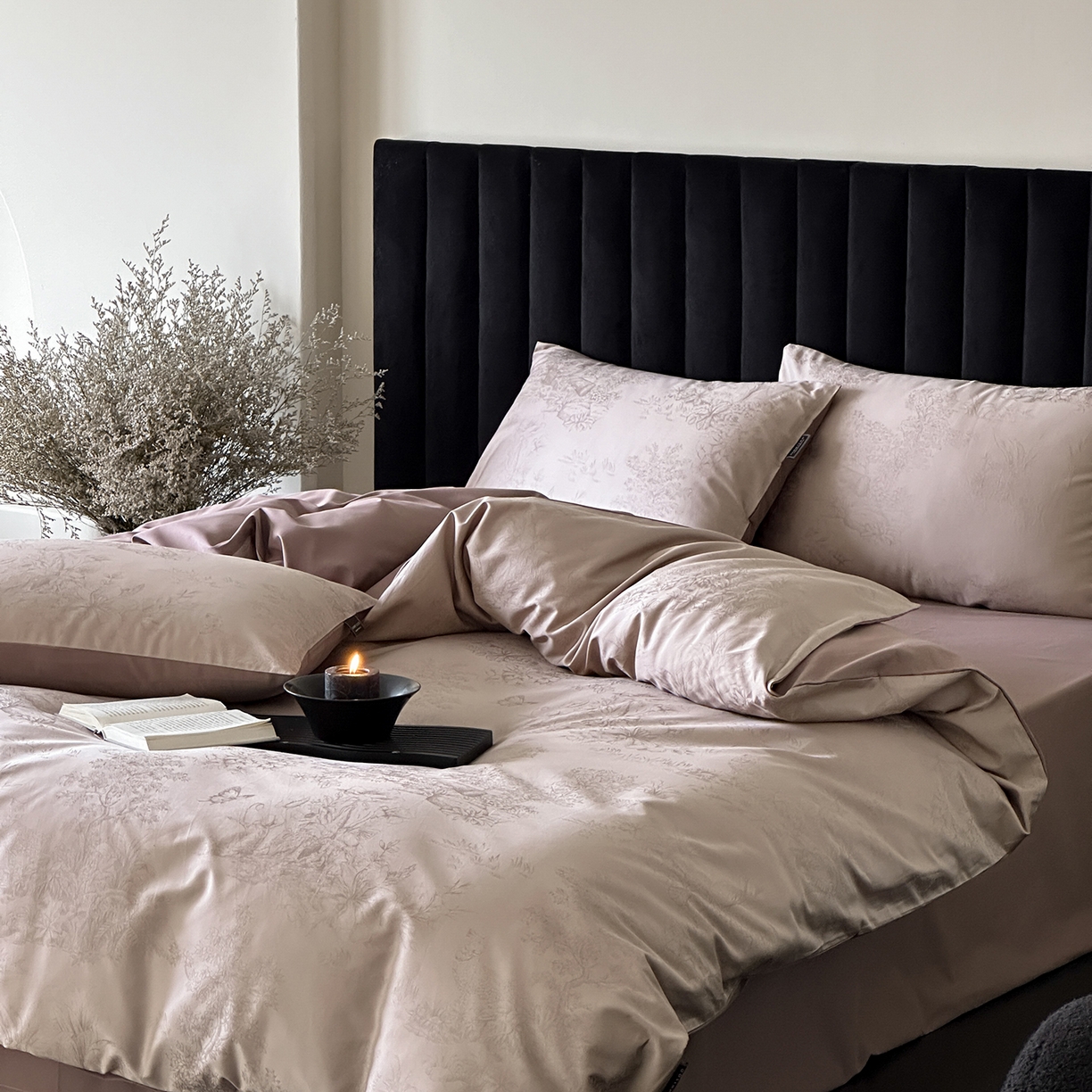 91家纺网 家纺一手货源 找家纺 三味舒屋 2025新款素织静奢系列50支全棉提花磨毛四件套 玛莎棕