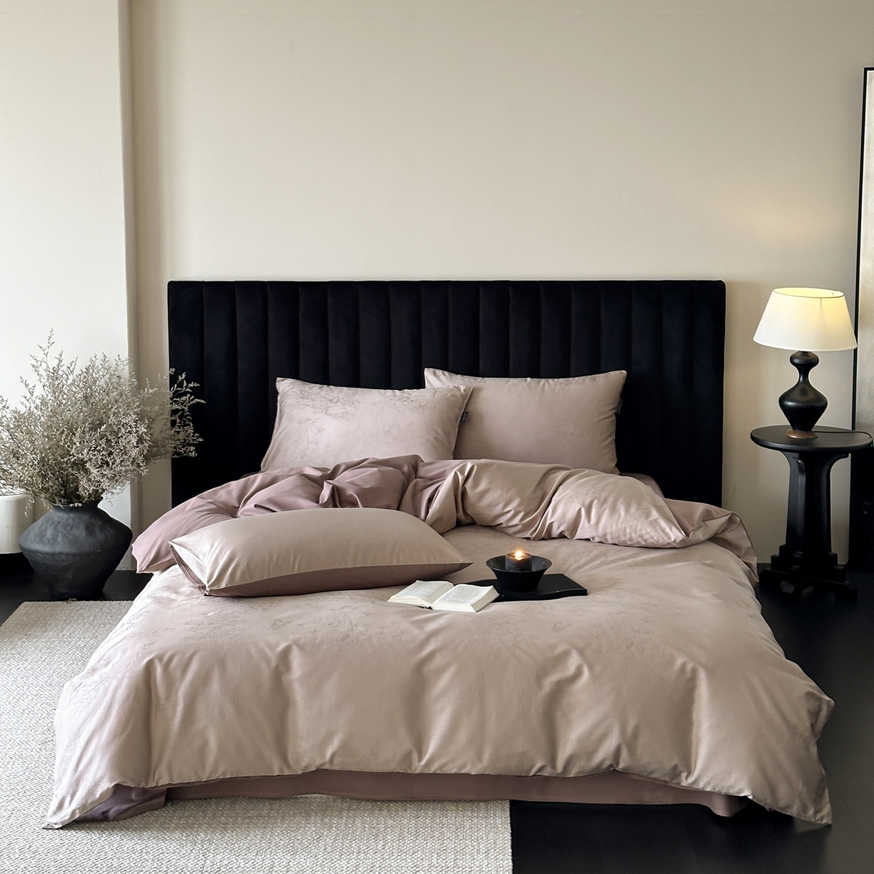 91家纺网 家纺一手货源 找家纺 三味舒屋 2025新款素织静奢系列50支全棉提花磨毛四件套 玛莎棕