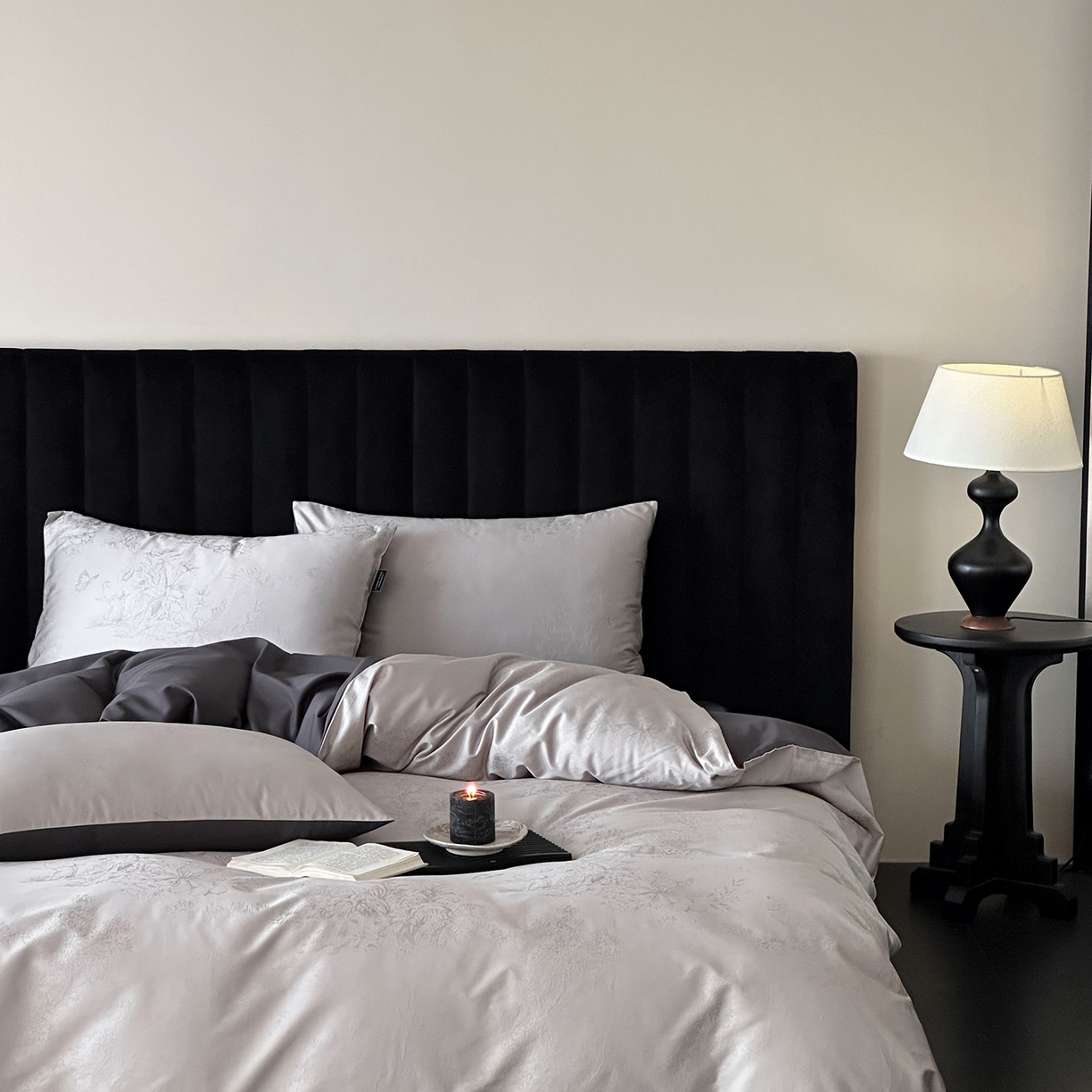 91家纺网 家纺一手货源 找家纺 三味舒屋 2025新款素织静奢系列50支全棉提花磨毛四件套 玛莎灰