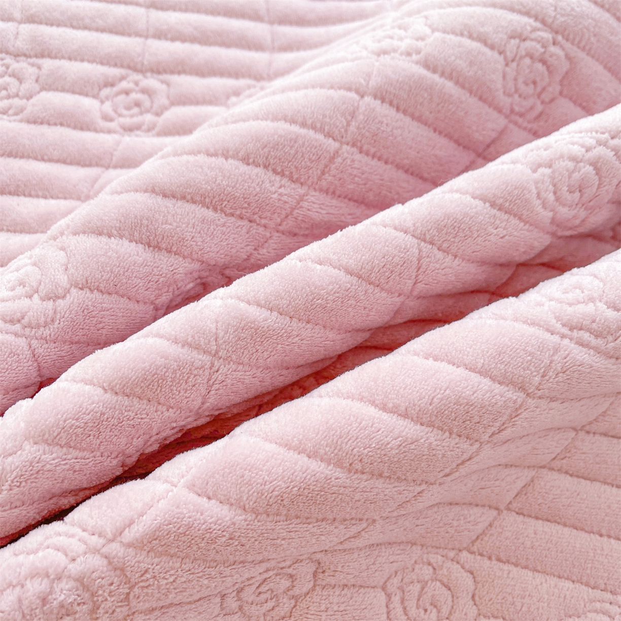 91家纺网 家纺一手货源 找家纺 宜凡家纺 2025新款A类兔绒提花花边牛奶绒夹棉床裙三件套 蝶恋花-优雅紫