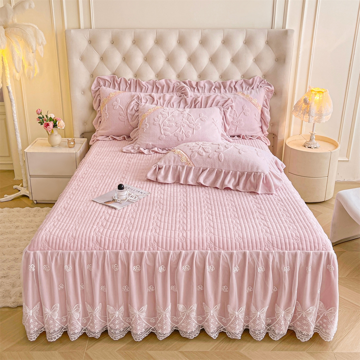 宜凡家纺 2025新款A类兔绒提花花边牛奶绒夹棉床裙三件套 万物生-淡雅紫