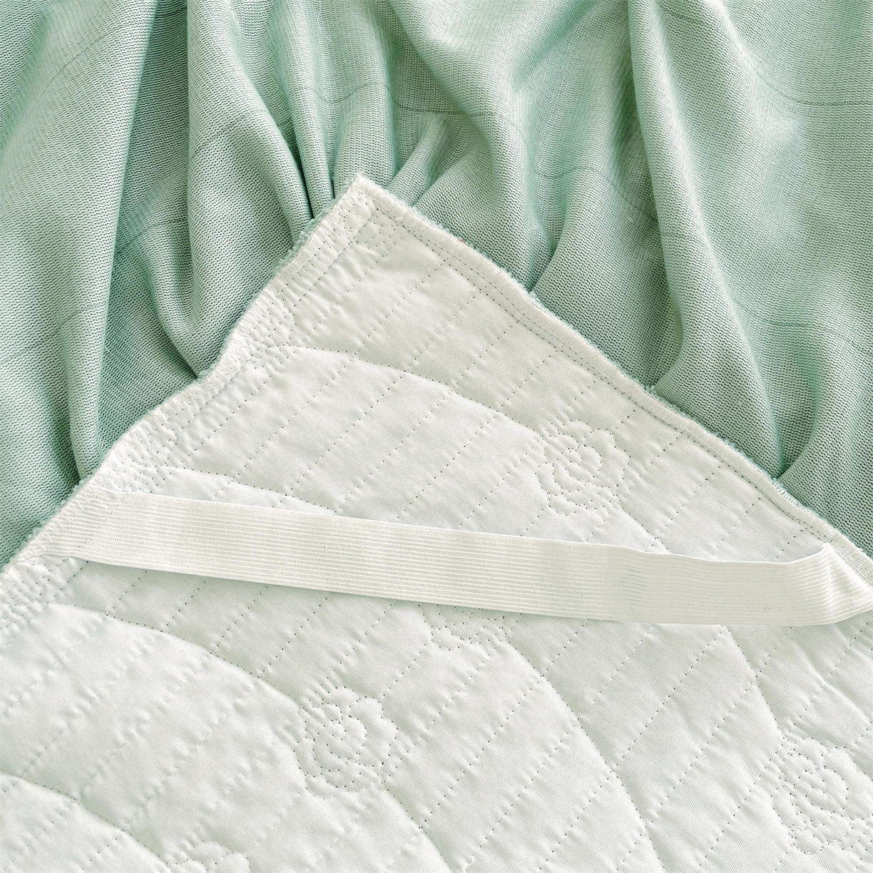 91家纺网 家纺一手货源 找家纺 宜凡家纺 2025新款A类兔绒提花花边牛奶绒夹棉床裙三件套 万物生-青果绿