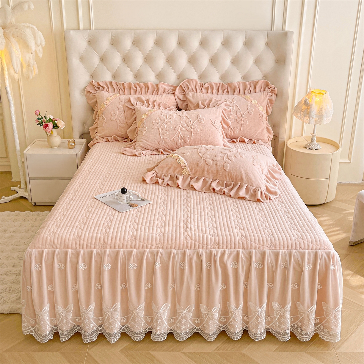 宜凡家纺 2025新款A类兔绒提花花边牛奶绒夹棉床裙三件套 万物生-柔肤玉