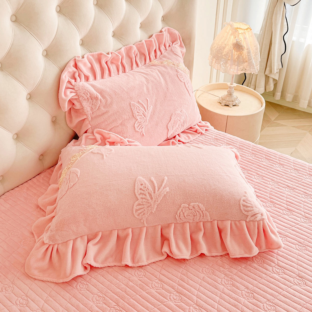 91家纺网 家纺一手货源 找家纺 （总）宜凡家纺 2025新款兔绒提花花边牛奶绒床盖四件套