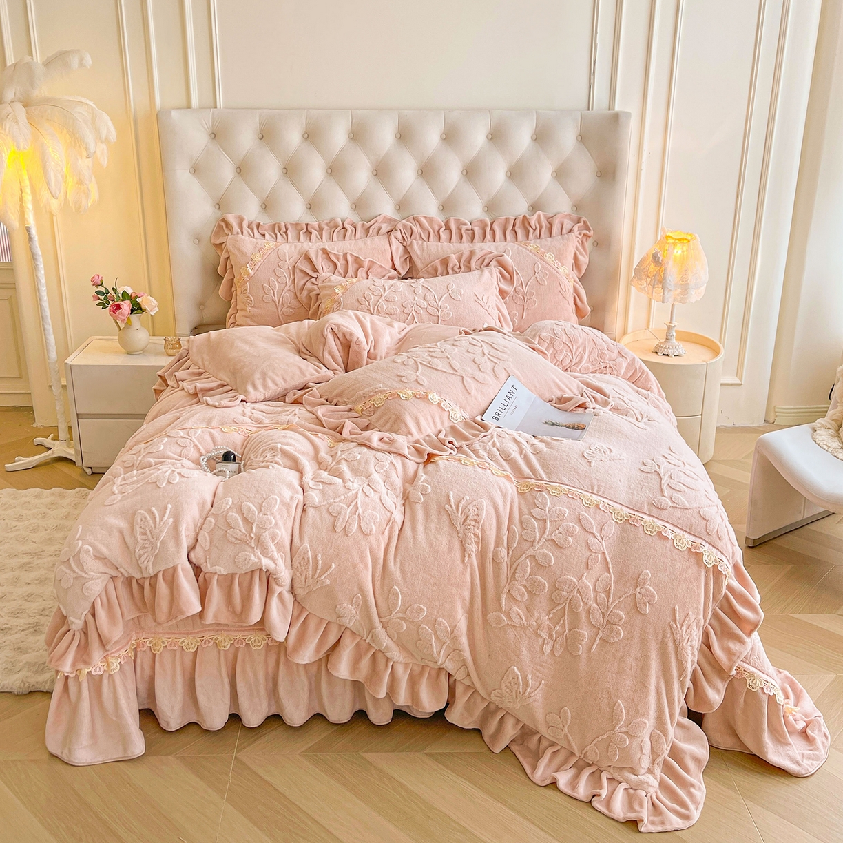 宜凡家纺 2025新款兔绒提花花边牛奶绒床盖四件套 万物生-柔肤玉