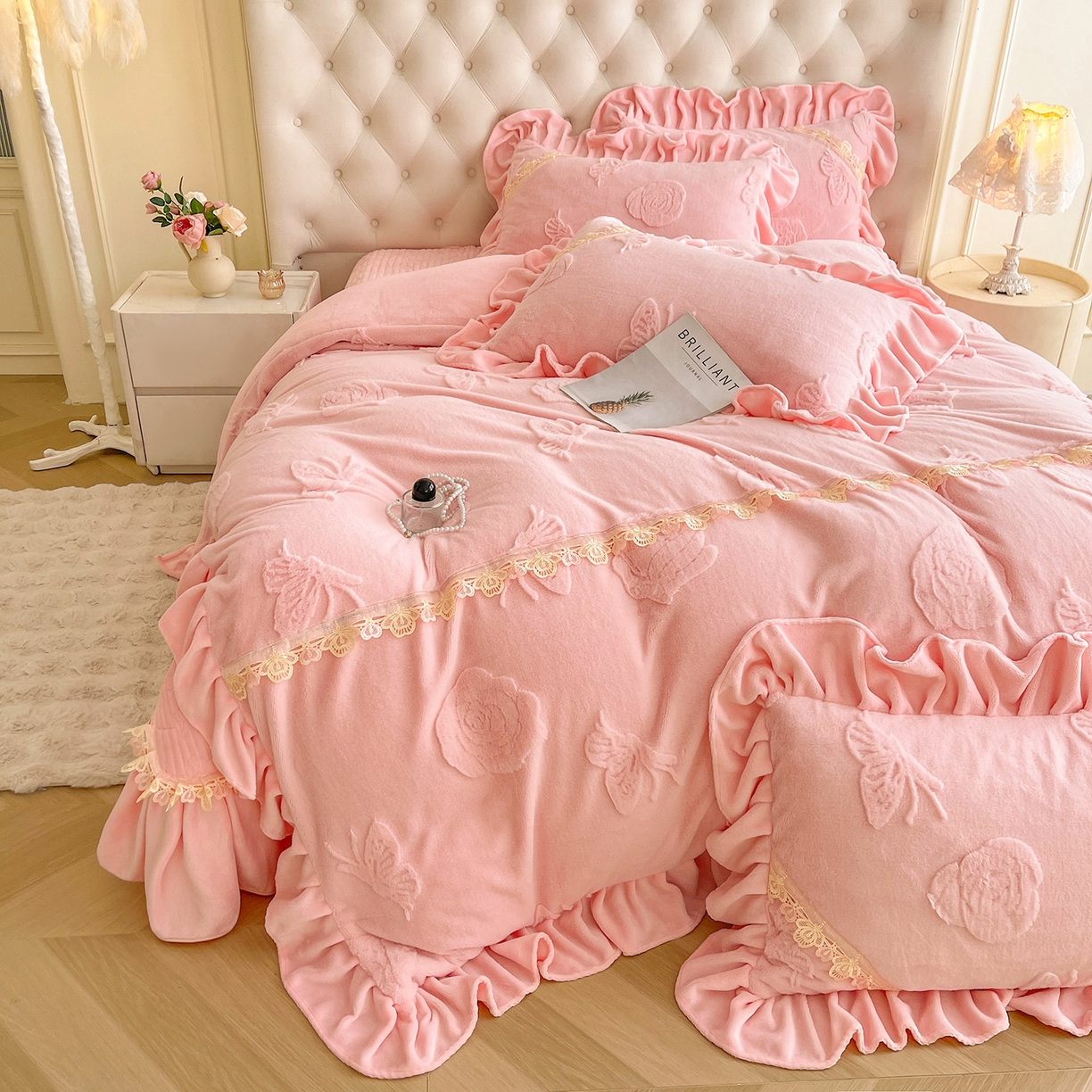 91家纺网 家纺一手货源 找家纺 宜凡家纺 2025新款兔绒提花花边牛奶绒床盖四件套 蝶恋花-柔肤玉