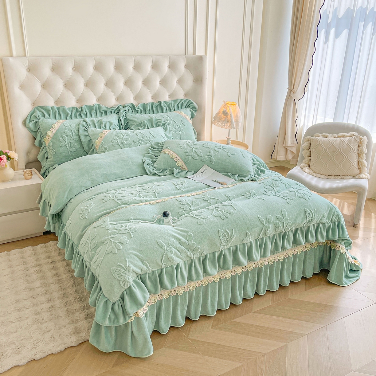 91家纺网 家纺一手货源 找家纺 宜凡家纺 2025新款兔绒提花花边牛奶绒床盖四件套 万物生-青果绿