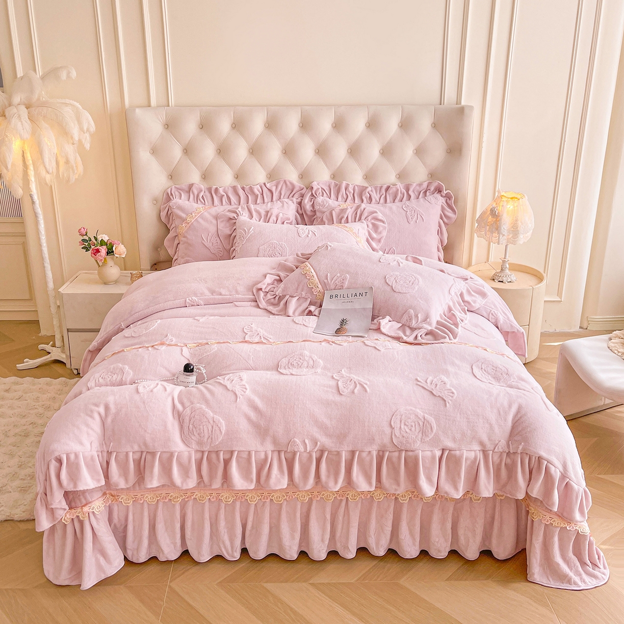 91家纺网 家纺一手货源 找家纺 宜凡家纺 2025新款兔绒提花花边牛奶绒床盖四件套 蝶恋花-优雅紫