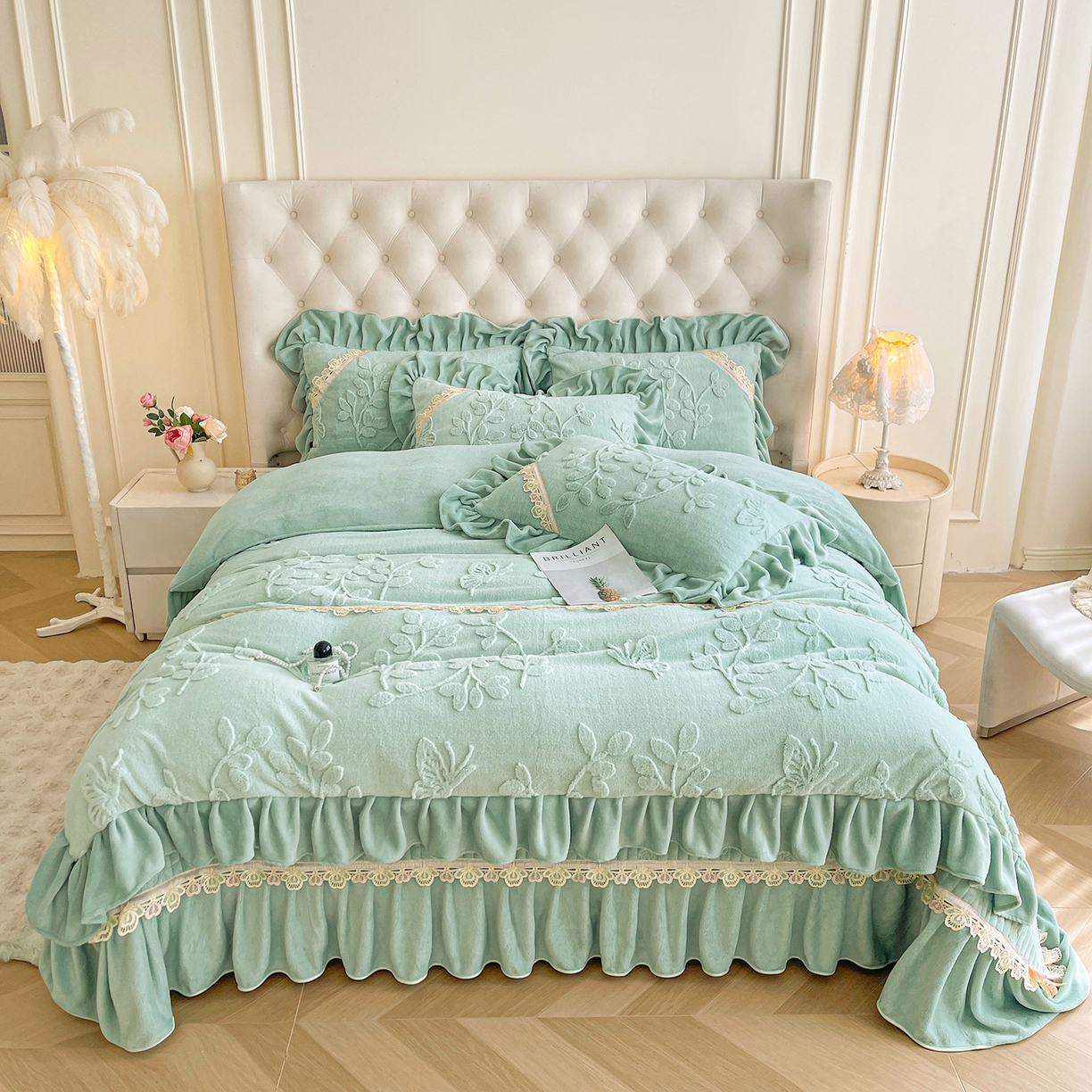 91家纺网 家纺一手货源 找家纺 宜凡家纺 2025新款兔绒提花花边牛奶绒床盖四件套 万物生-青果绿