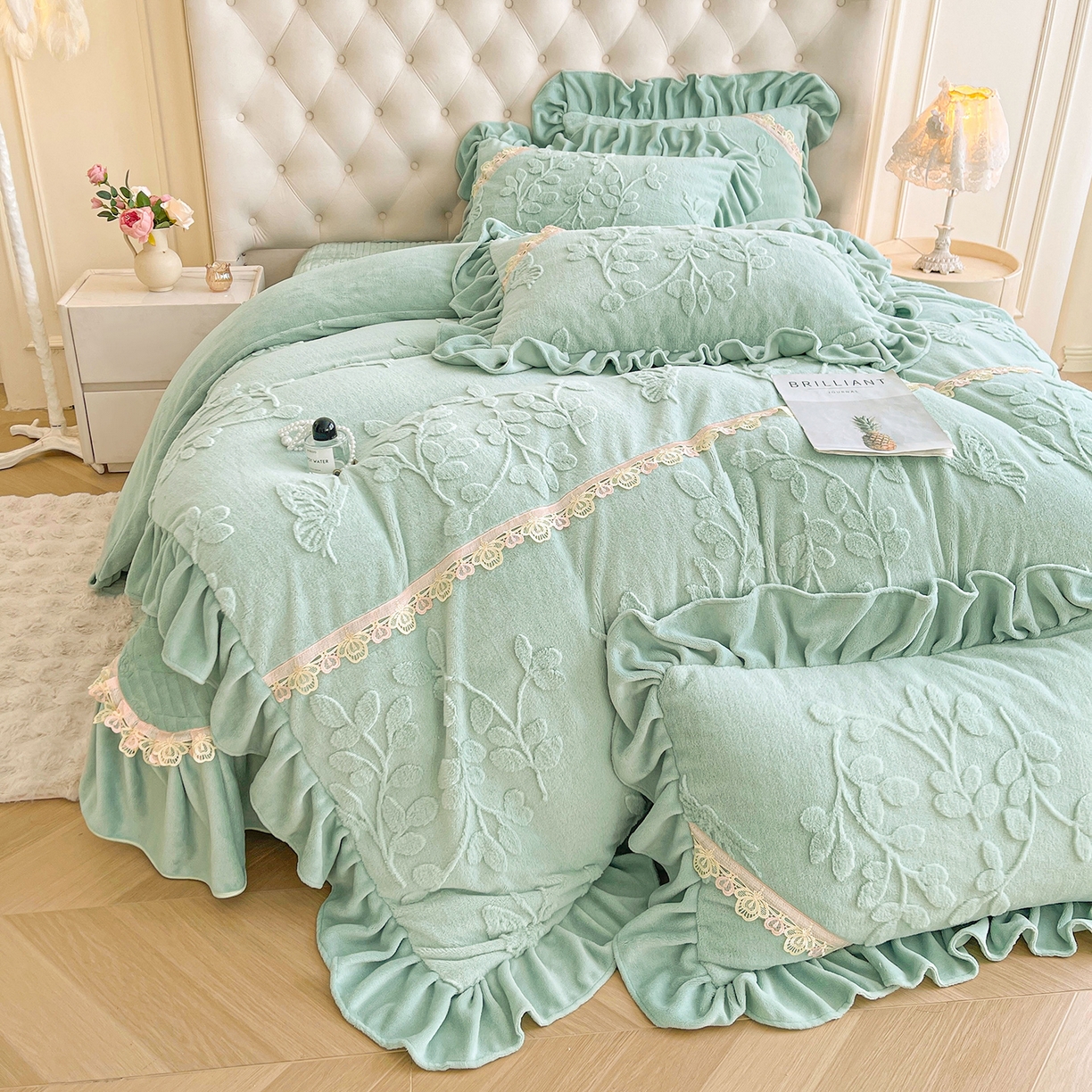 91家纺网 家纺一手货源 找家纺 宜凡家纺 2025新款兔绒提花花边牛奶绒床盖四件套 万物生-青果绿