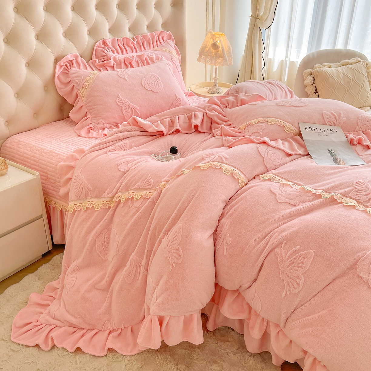 91家纺网 家纺一手货源 找家纺 宜凡家纺 2025新款兔绒提花花边牛奶绒床盖四件套 蝶恋花-柔肤玉