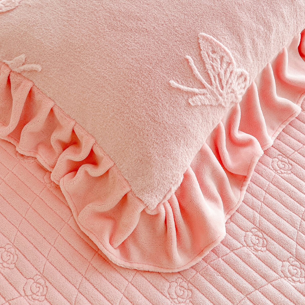 91家纺网 家纺一手货源 找家纺 （总）宜凡家纺 2025新款兔绒提花花边牛奶绒床盖四件套