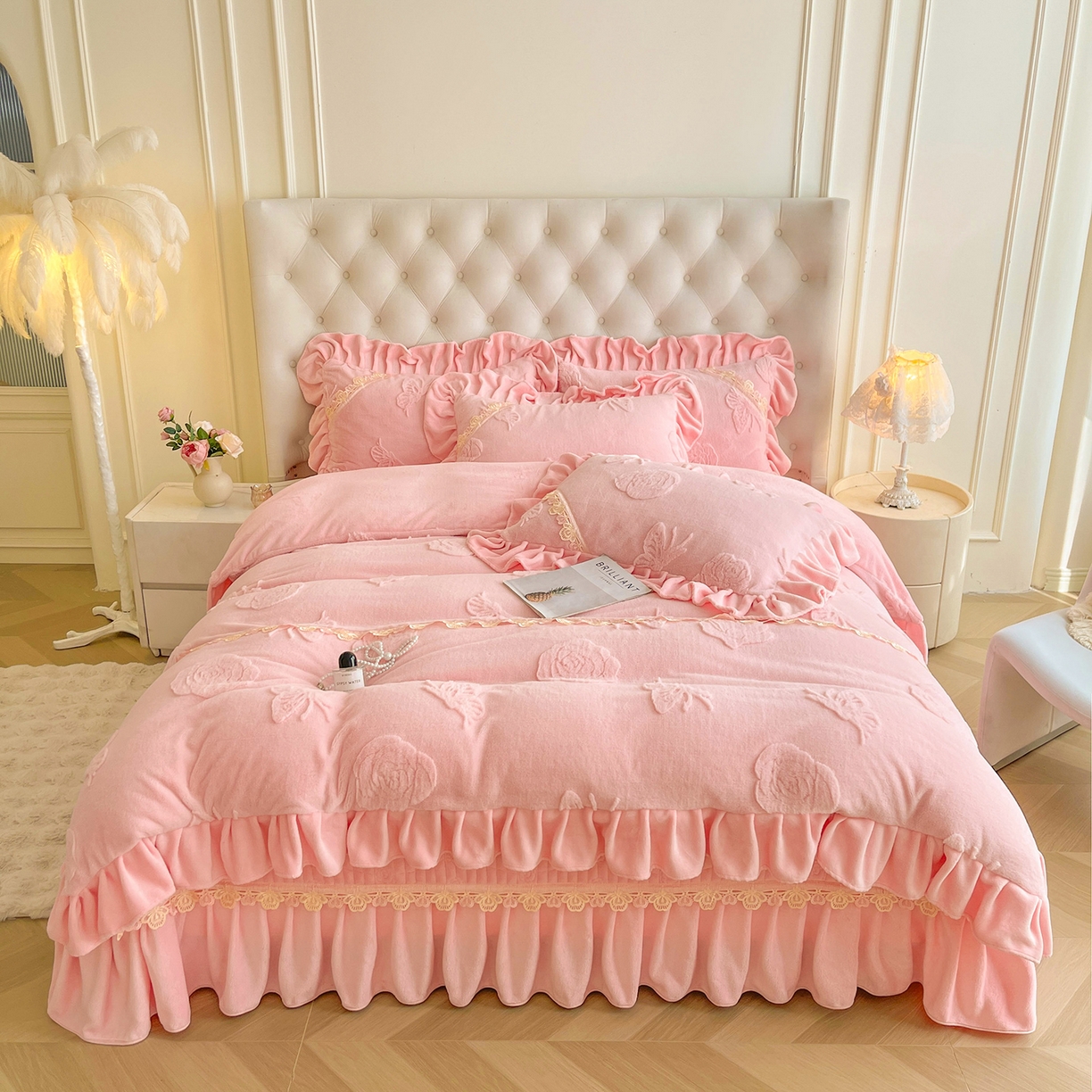 91家纺网 家纺一手货源 找家纺 （总）宜凡家纺 2025新款兔绒提花花边牛奶绒床盖四件套