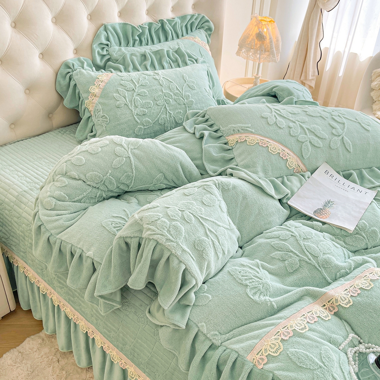 91家纺网 家纺一手货源 找家纺 宜凡家纺 2025新款兔绒提花花边牛奶绒床盖四件套 万物生-青果绿