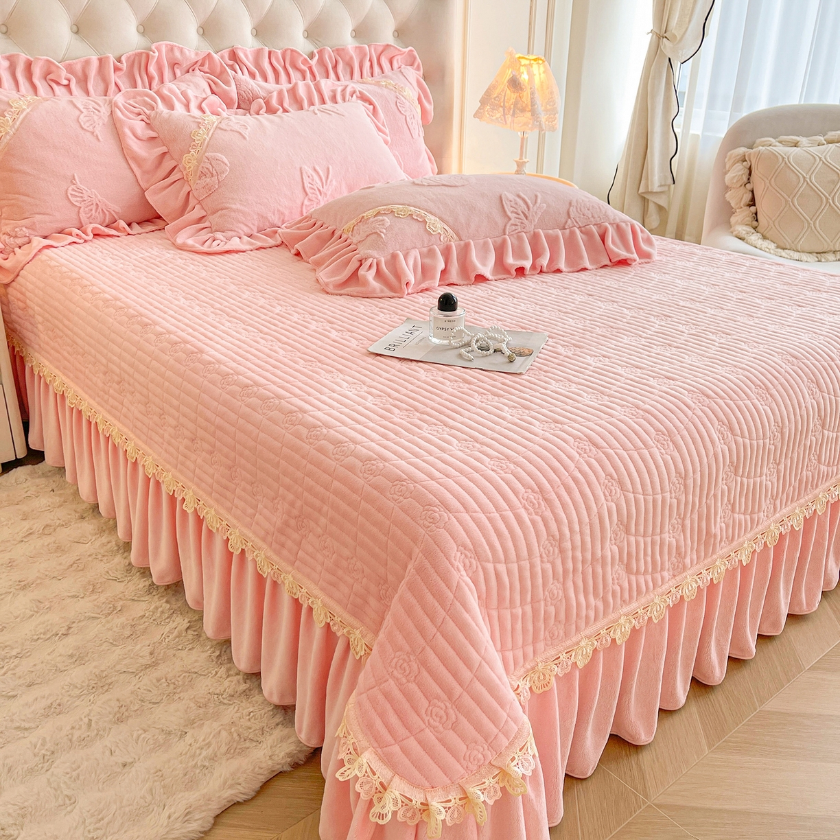 91家纺网 家纺一手货源 找家纺 （总）宜凡家纺 2025新款兔绒提花花边牛奶绒床盖四件套