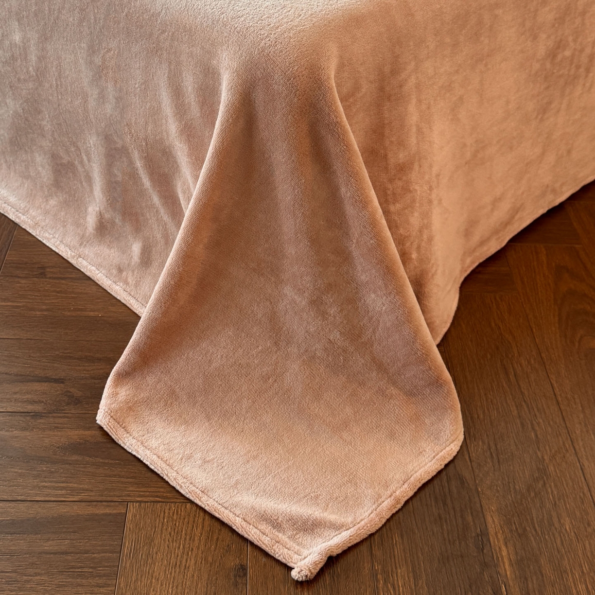 91家纺网 家纺一手货源 找家纺 吾秀家居 绒城 2025 美拉德260克数码兔毛四件套 牛奶绒四件套 - 可可系列 花间汐月