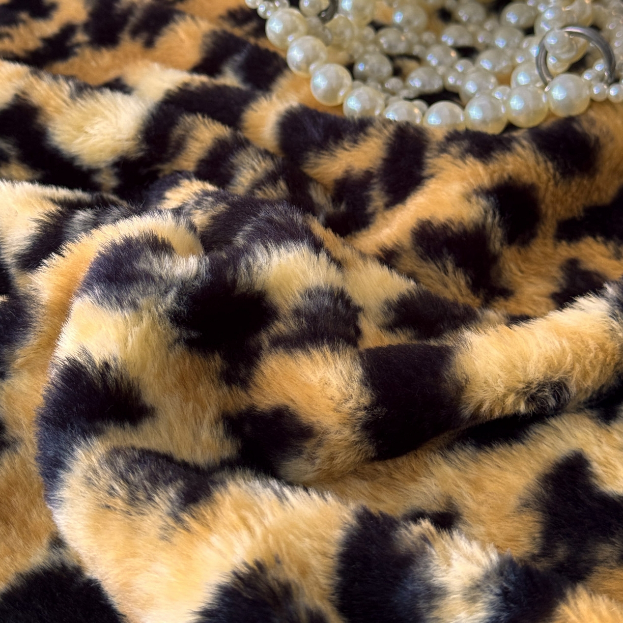 91家纺网 家纺一手货源 找家纺 吾秀家居 绒城 2025 美拉德260克数码兔毛四件套 牛奶绒四件套 - 可可系列 经典豹纹