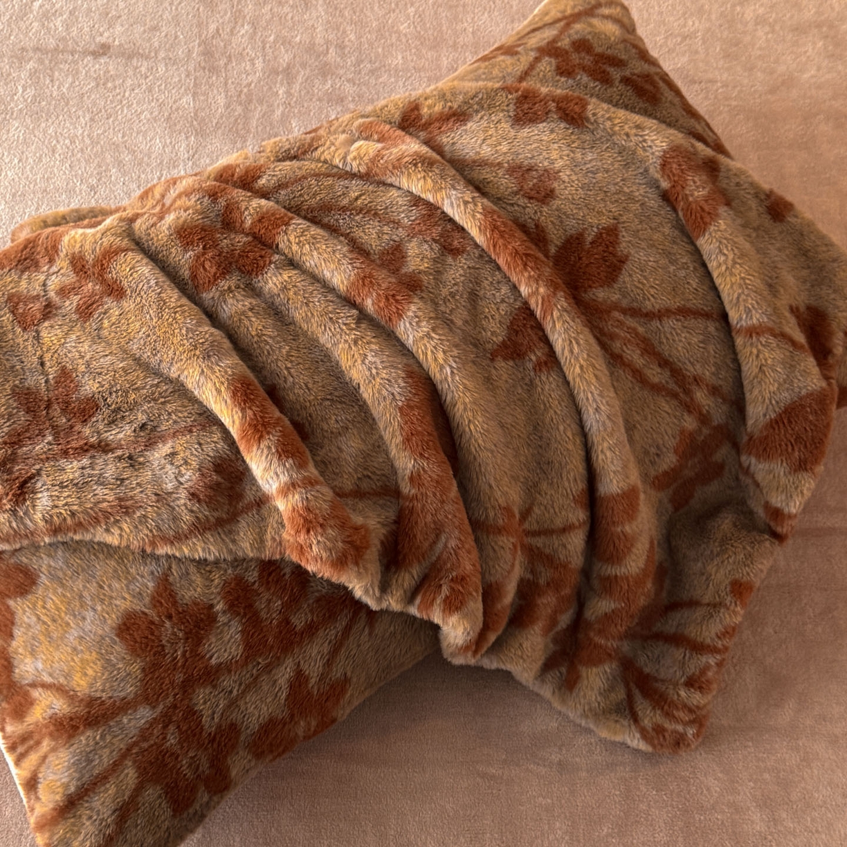 91家纺网 家纺一手货源 找家纺 吾秀家居 绒城 2025 美拉德260克数码兔毛四件套 牛奶绒四件套 - 可可系列 瑞秋-浅咖