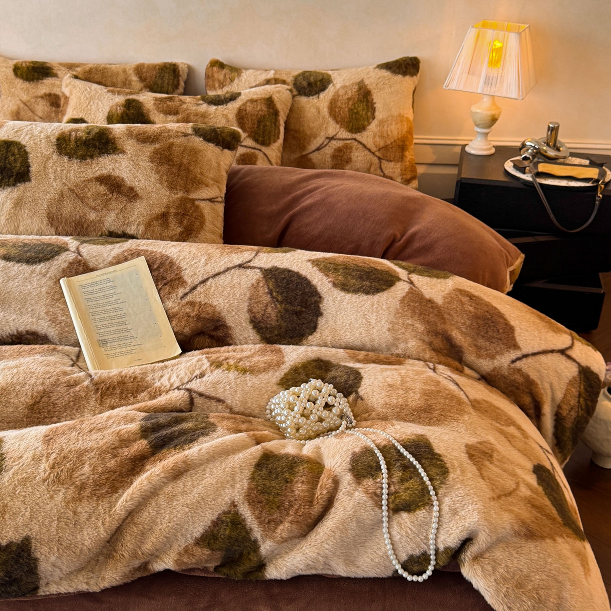 91家纺网 家纺一手货源 找家纺 吾秀家居 绒城 2025 美拉德260克数码兔毛四件套 牛奶绒四件套 - 可可系列 梦幻森林