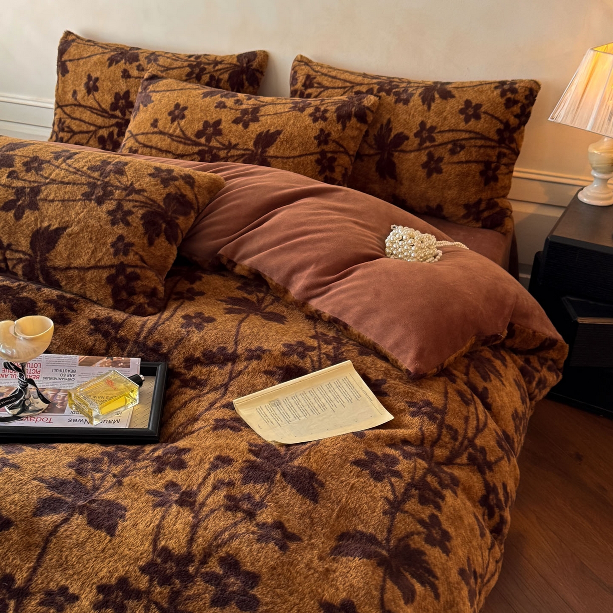 91家纺网 家纺一手货源 找家纺 吾秀家居 绒城 2025 美拉德260克数码兔毛四件套 牛奶绒四件套 - 可可系列 瑞秋-深棕