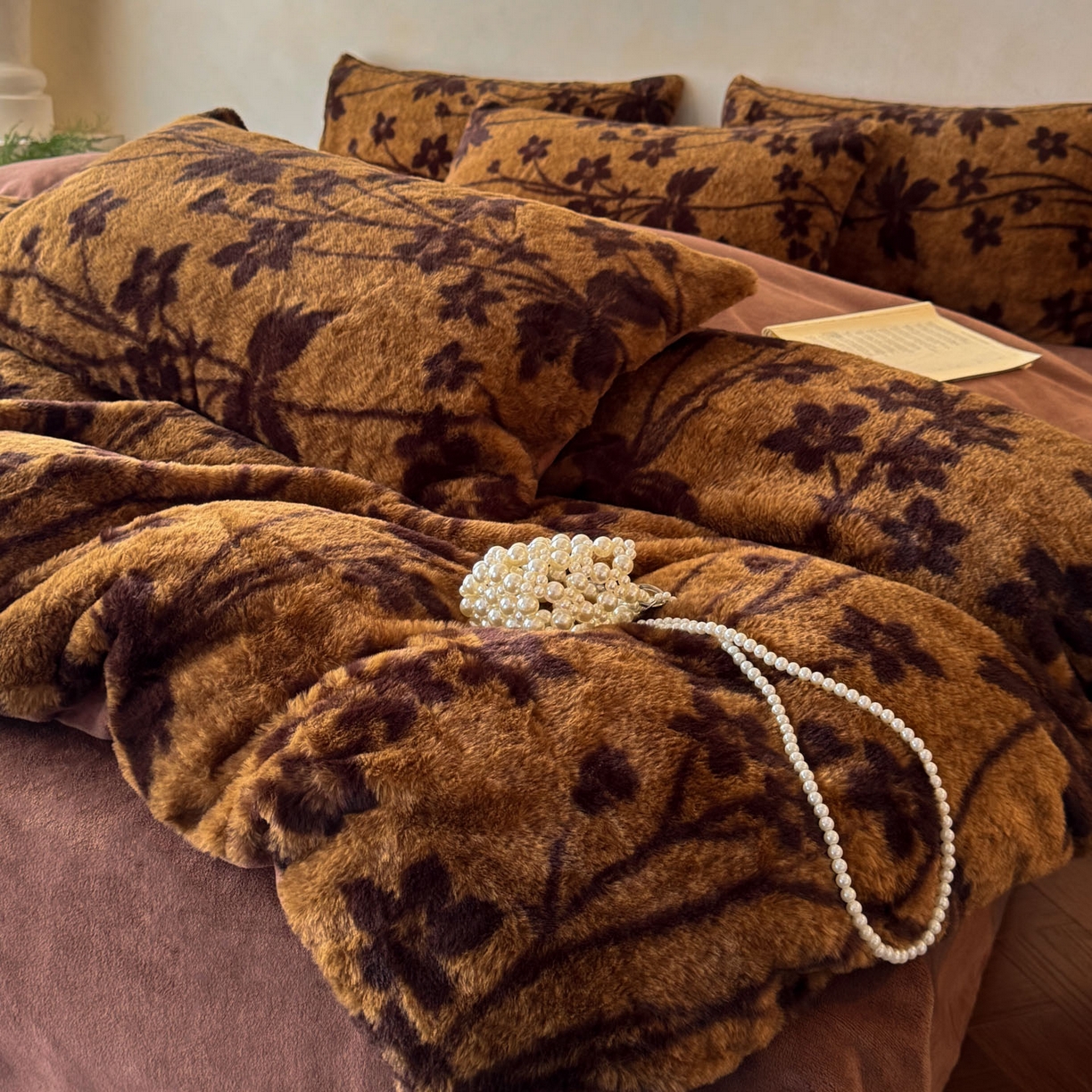 91家纺网 家纺一手货源 找家纺 吾秀家居 绒城 2025 美拉德260克数码兔毛四件套 牛奶绒四件套 - 可可系列 瑞秋-深棕