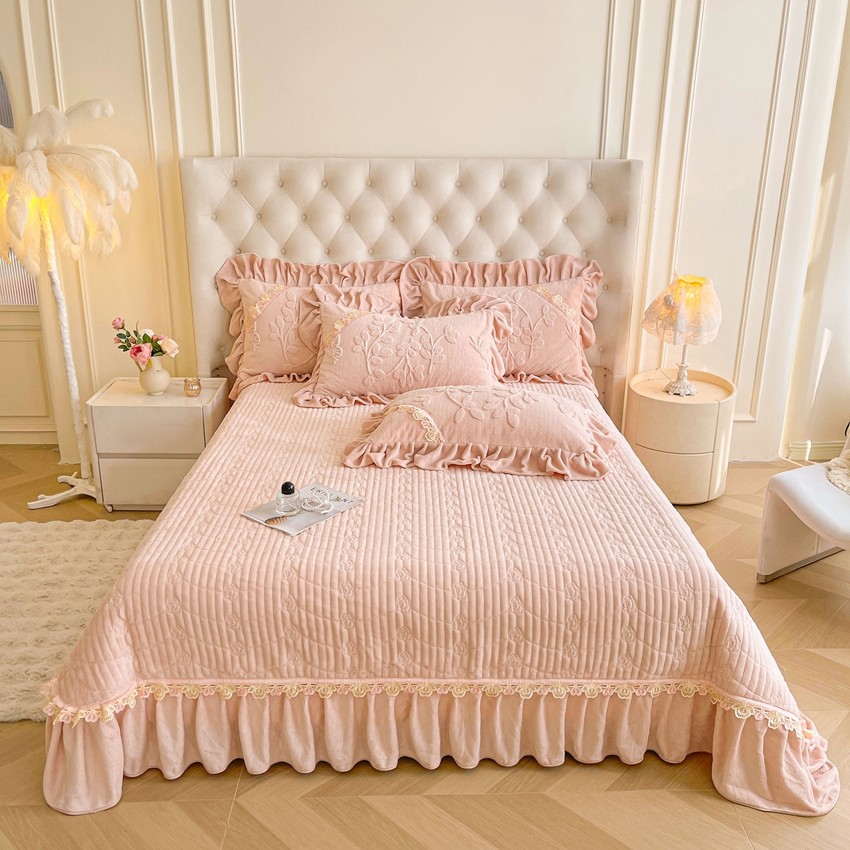 宜凡家纺 2025新款兔绒提花花边牛奶绒床盖三件套 万物生-柔肤玉