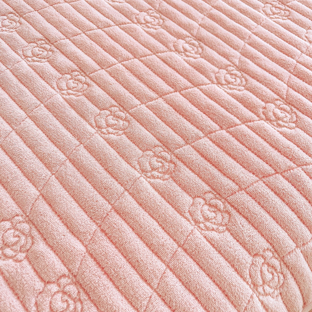 91家纺网 家纺一手货源 找家纺 （总）宜凡家纺 2025新款兔绒提花花边牛奶绒床盖三件套