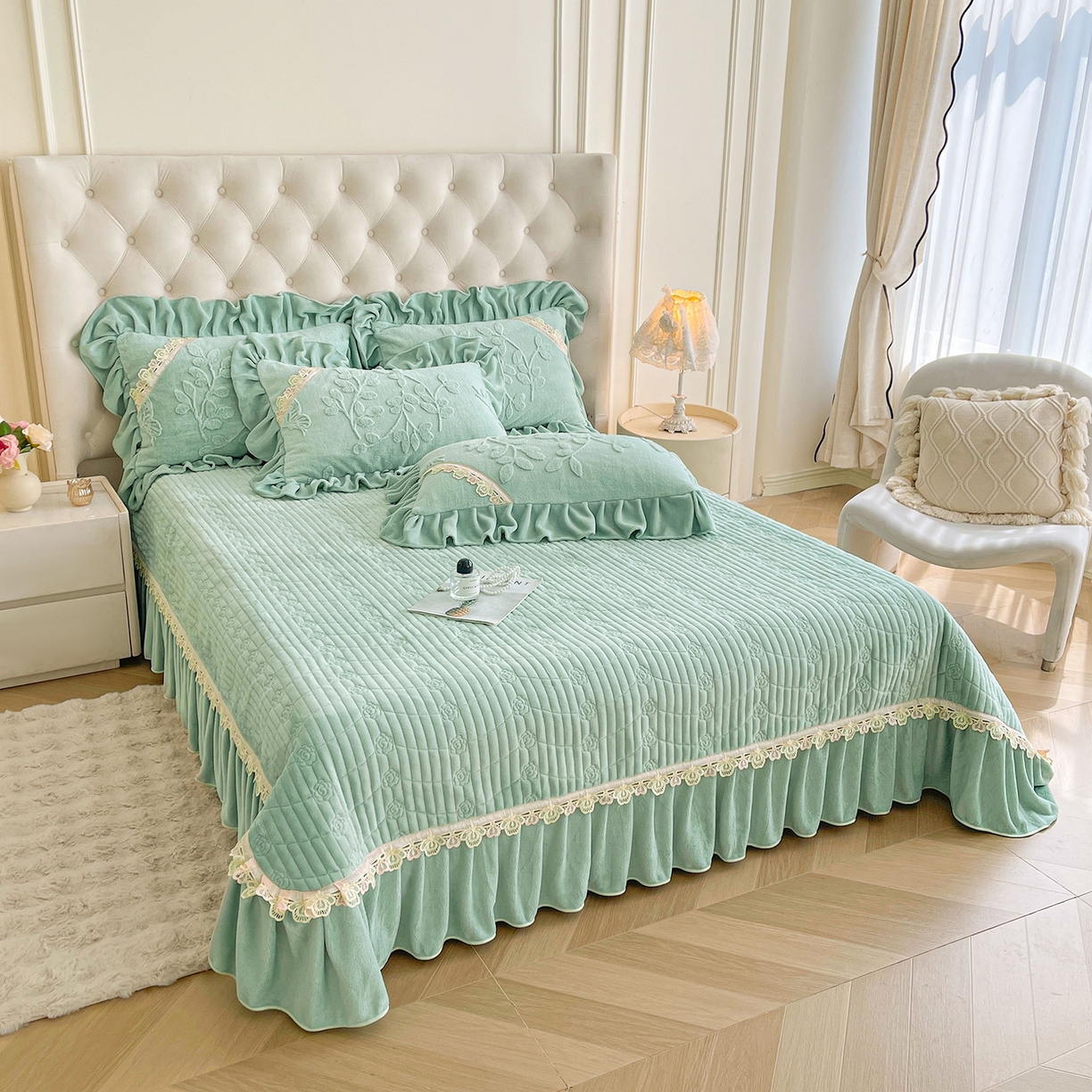 91家纺网 家纺一手货源 找家纺 宜凡家纺 2025新款兔绒提花花边牛奶绒床盖三件套 万物生-青果绿