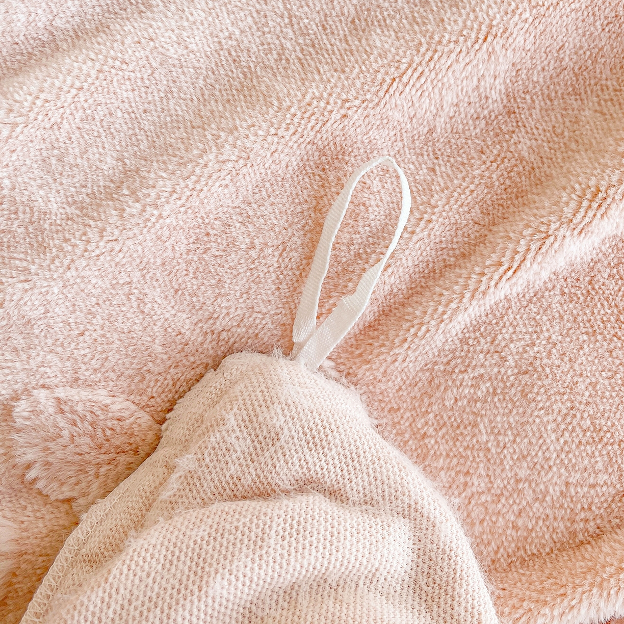 91家纺网 家纺一手货源 找家纺 宜凡家纺 2025新款兔绒提花花边牛奶绒床盖三件套 万物生-柔肤玉