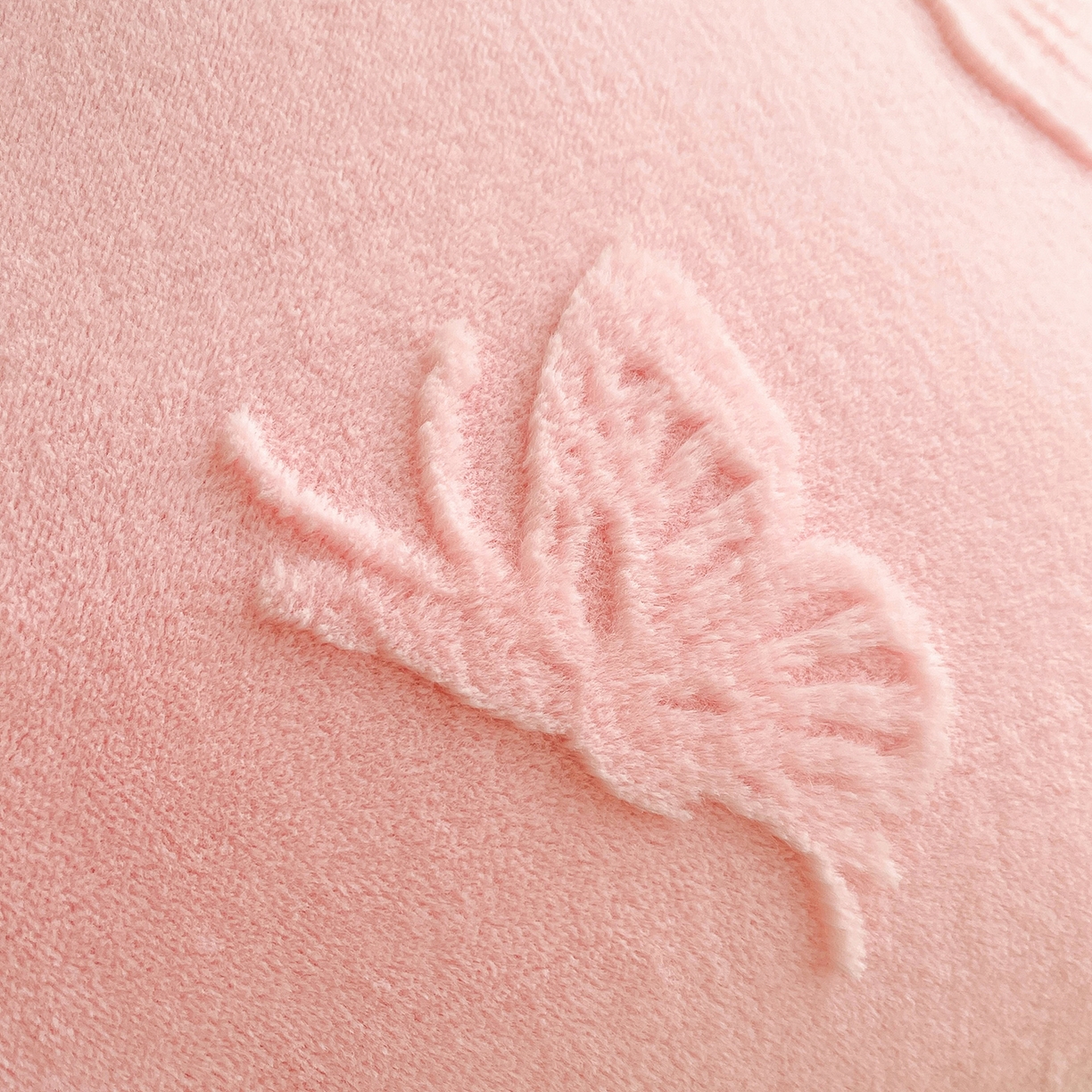 91家纺网 家纺一手货源 找家纺 （总）宜凡家纺 2025新款兔绒提花花边牛奶绒床盖三件套