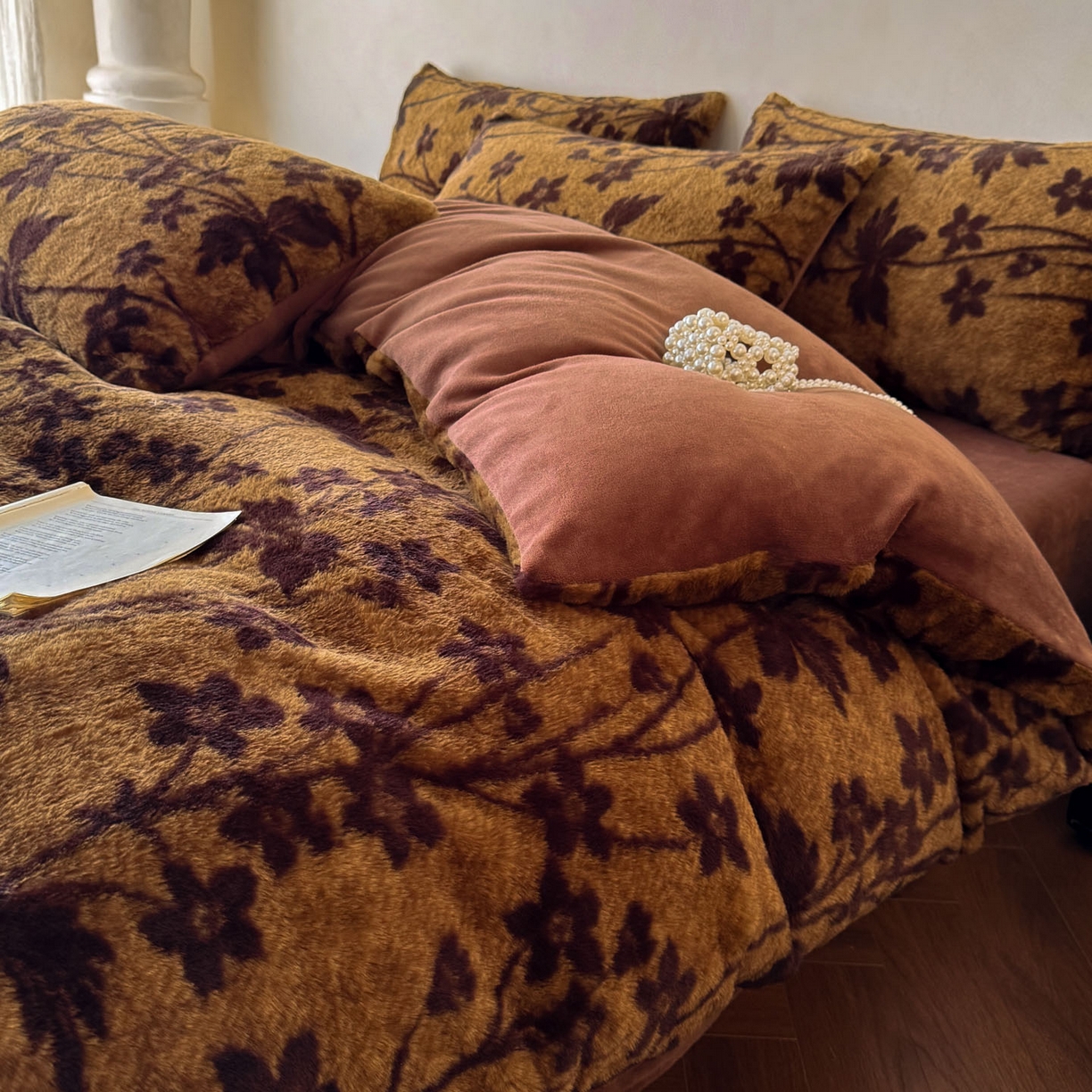 91家纺网 家纺一手货源 找家纺 吾秀家居 绒城 2025 美拉德260克数码兔毛四件套 牛奶绒四件套 - 可可系列 瑞秋-深棕