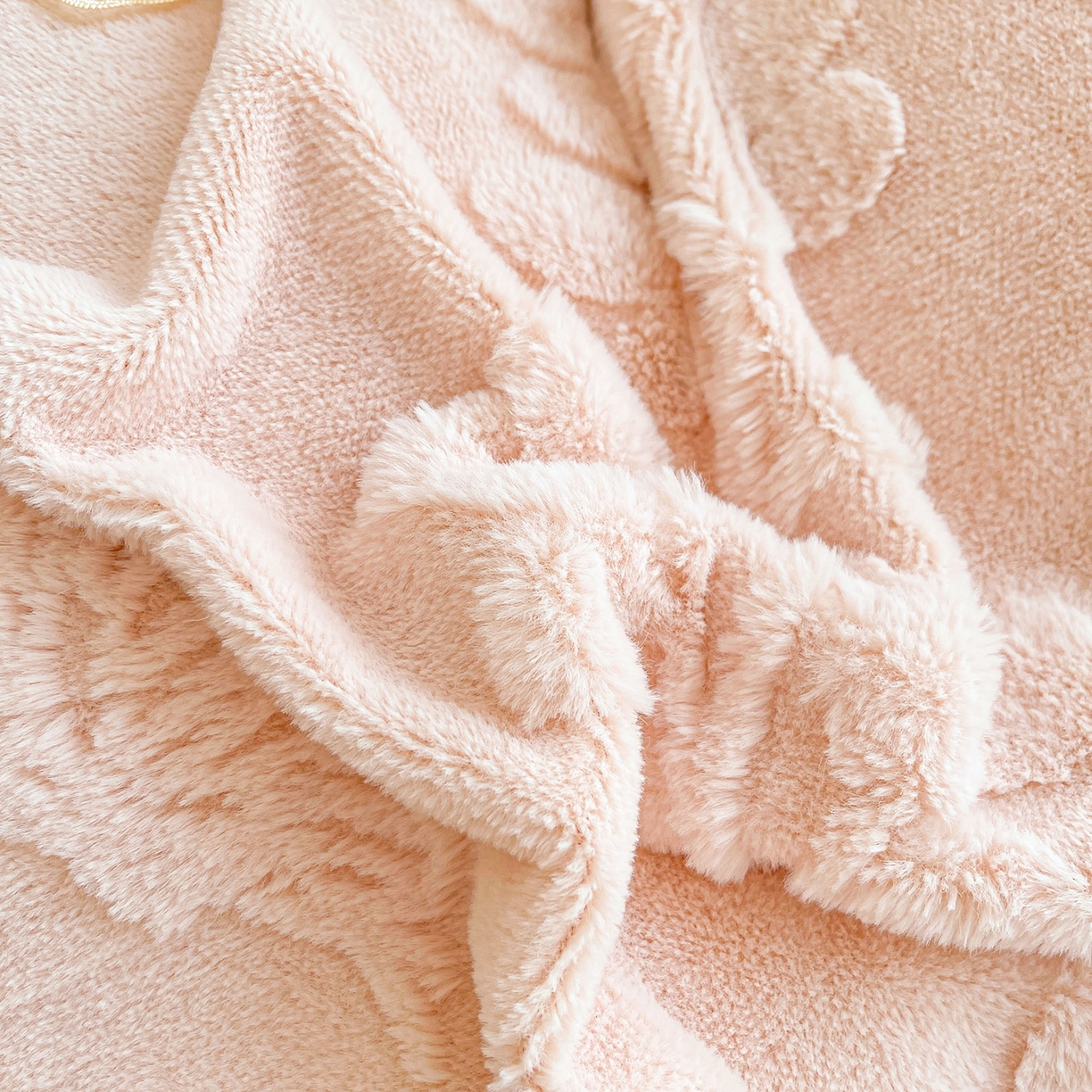 91家纺网 家纺一手货源 找家纺 宜凡家纺 2025新款兔绒提花花边牛奶绒床盖三件套 蝶恋花-仙女粉