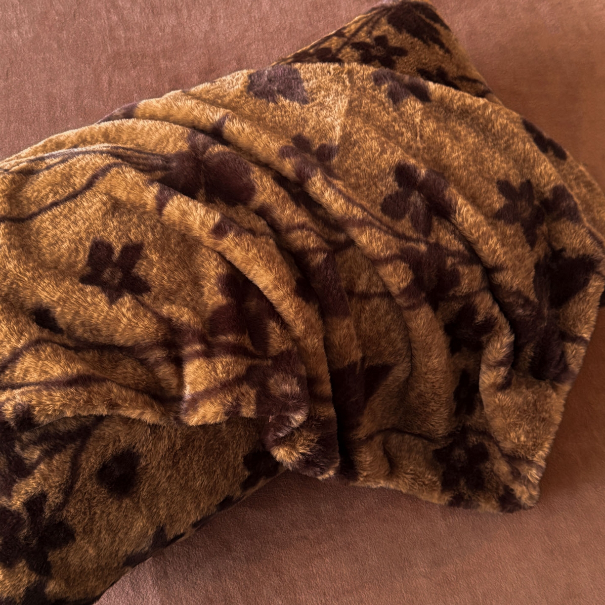 91家纺网 家纺一手货源 找家纺 吾秀家居 绒城 2025 美拉德260克数码兔毛四件套 牛奶绒四件套 - 可可系列 瑞秋-深棕