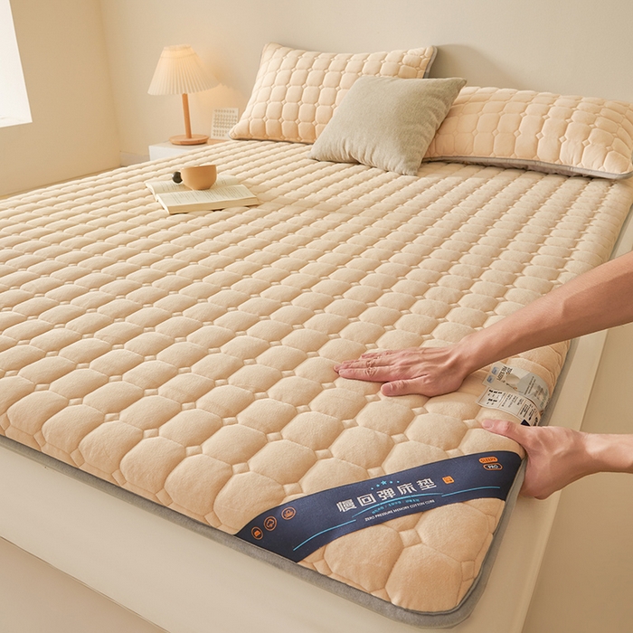91家纺网 家纺一手货源 找家纺 丽诺床垫 2025新款德芙绒记忆棉两用5厘米床垫垫子 驼色