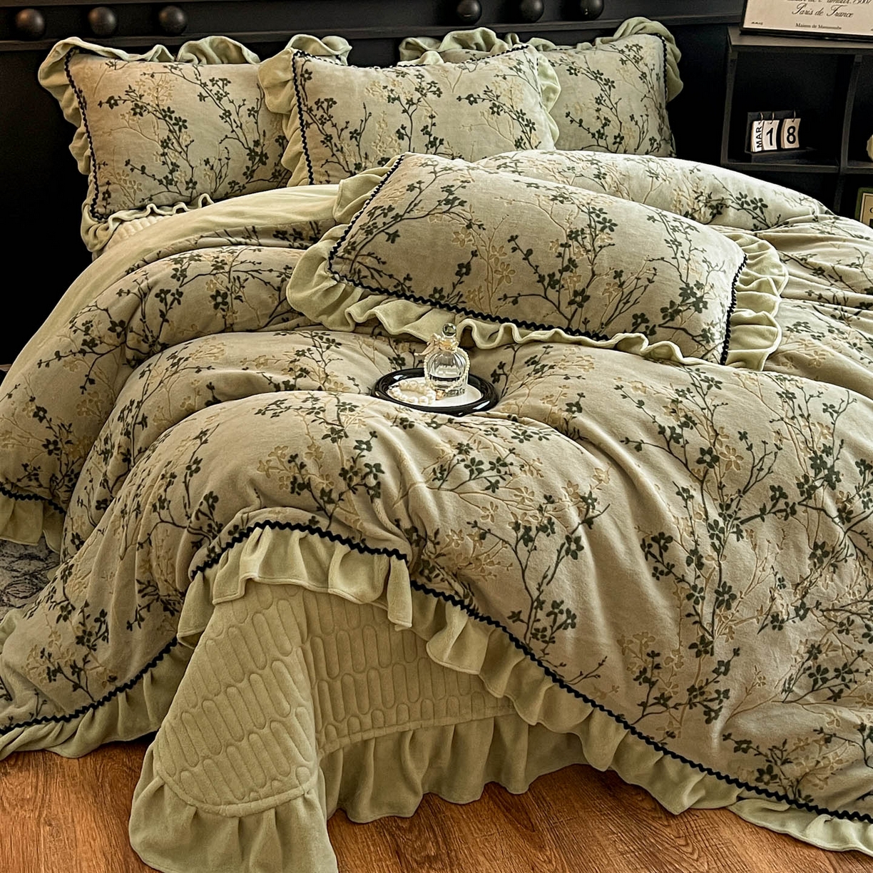 91家纺网 家纺一手货源 找家纺 （总）美梦家纺 2025新款牛奶绒花边夹棉床盖四件套