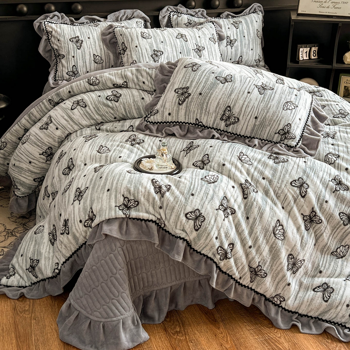 91家纺网 家纺一手货源 找家纺 （总）美梦家纺 2025新款雕花牛奶绒夹棉床盖四件套