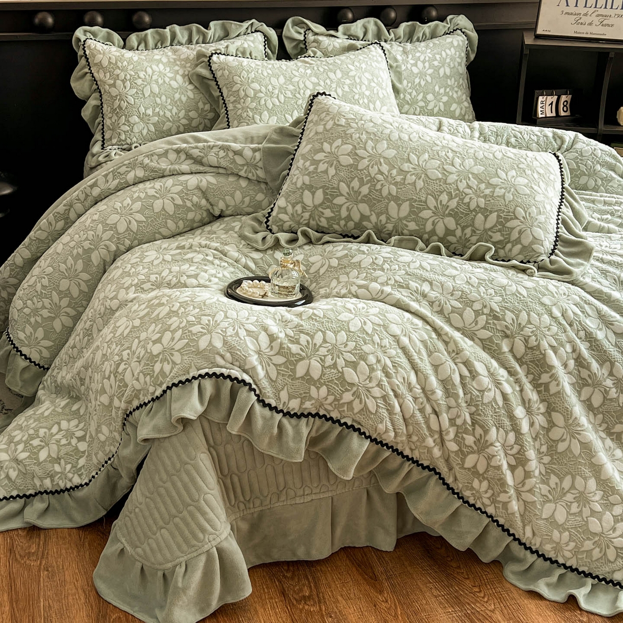 91家纺网 家纺一手货源 找家纺 （总）美梦家纺 2025新款雕花牛奶绒夹棉床盖四件套