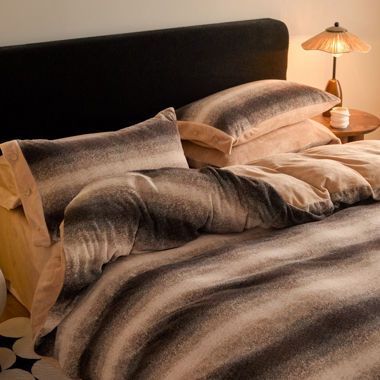 91家纺网 家纺一手货源 找家纺 （总）吾秀家居 绒城 2025  纽扣工艺款230克美丽绒四件套 牛奶绒四件套-美丽系列