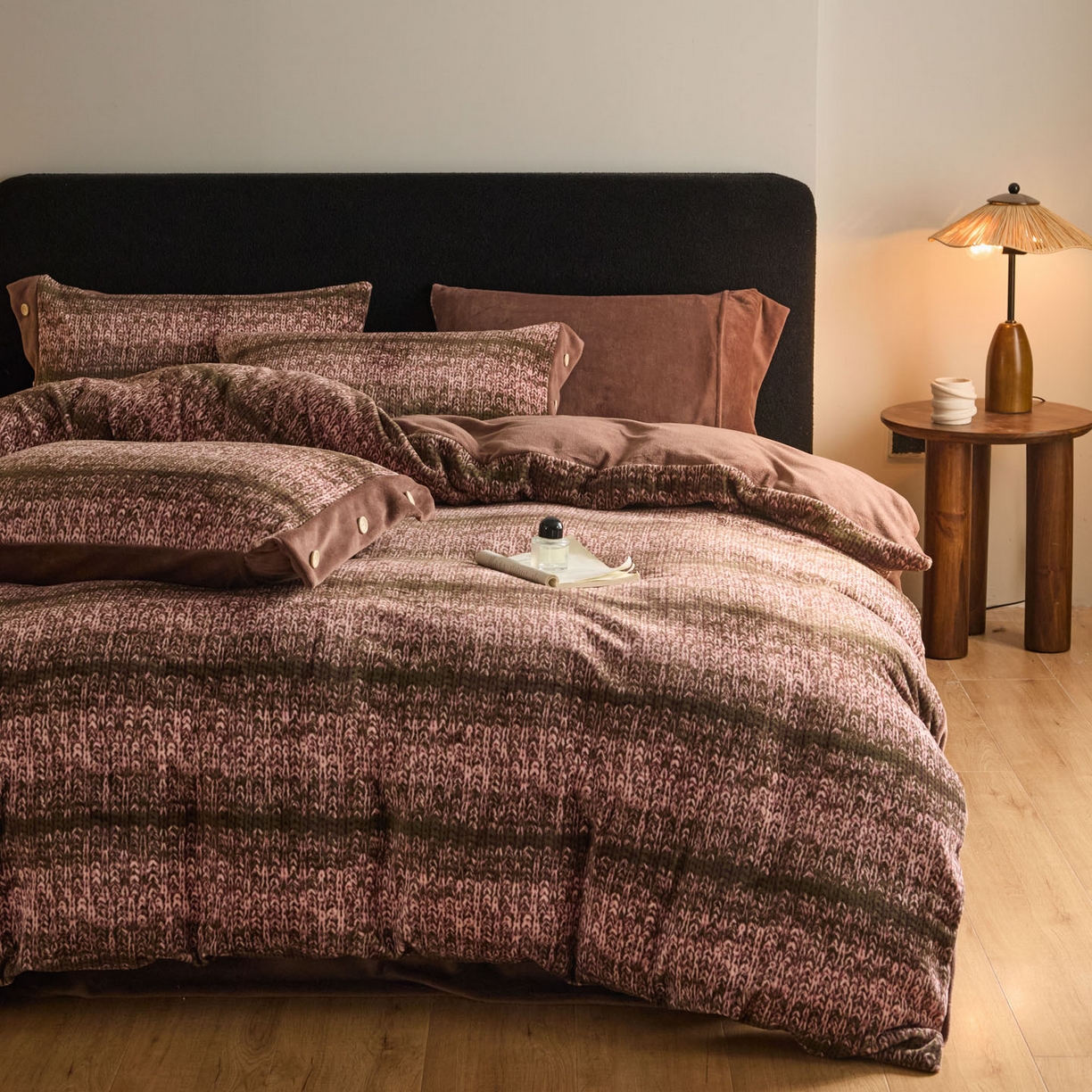 91家纺网 家纺一手货源 找家纺 吾秀家居 绒城 2025  纽扣工艺款230克美丽绒四件套 牛奶绒四件套-美丽系列 绅品