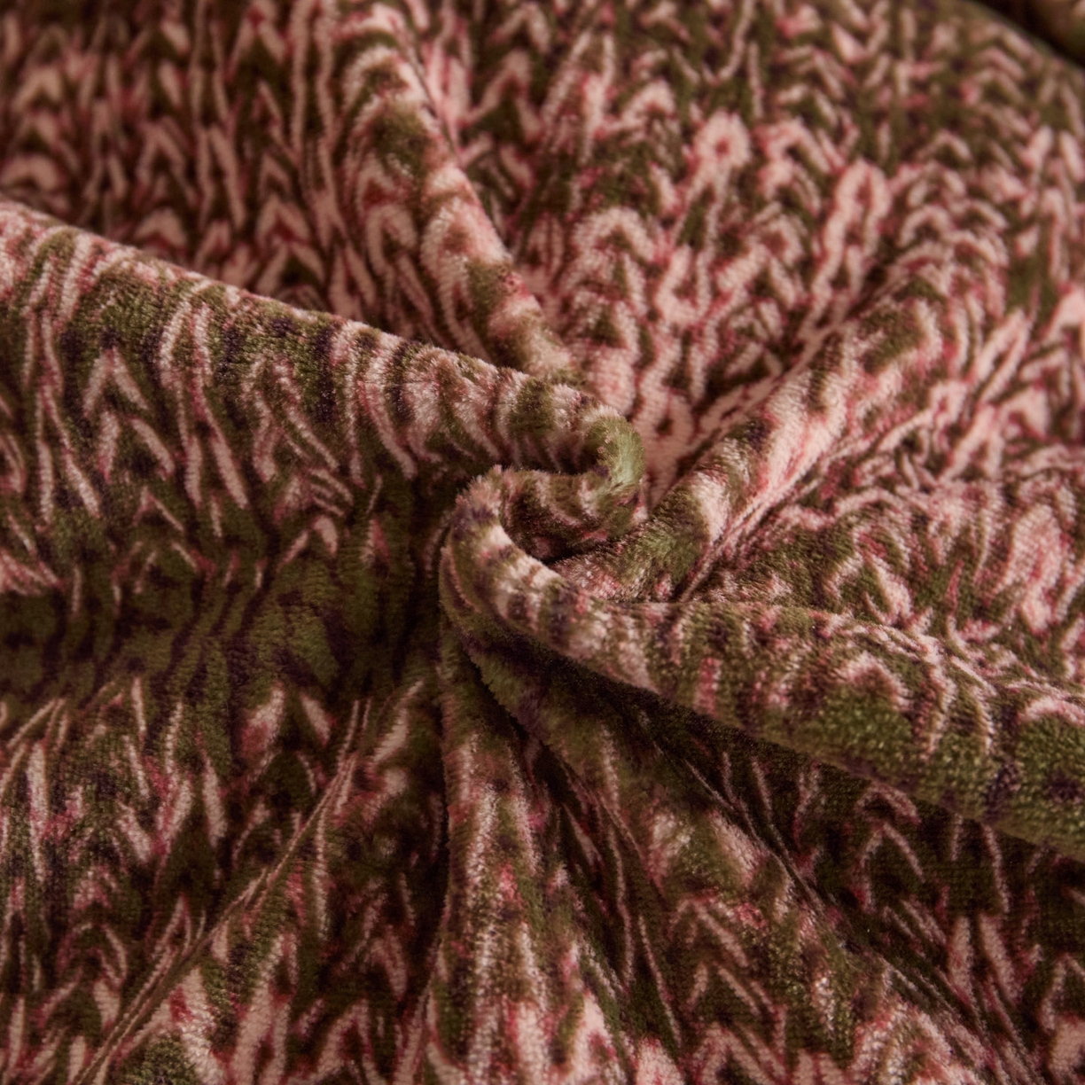 91家纺网 家纺一手货源 找家纺 吾秀家居 绒城 2025  纽扣工艺款230克美丽绒四件套 牛奶绒四件套-美丽系列 绅品