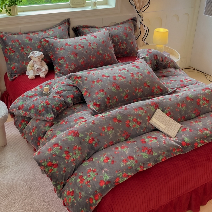 91家纺网 家纺一手货源 找家纺 （总）豫见家纺 2025新款高克重牛奶绒夹棉床盖四件套