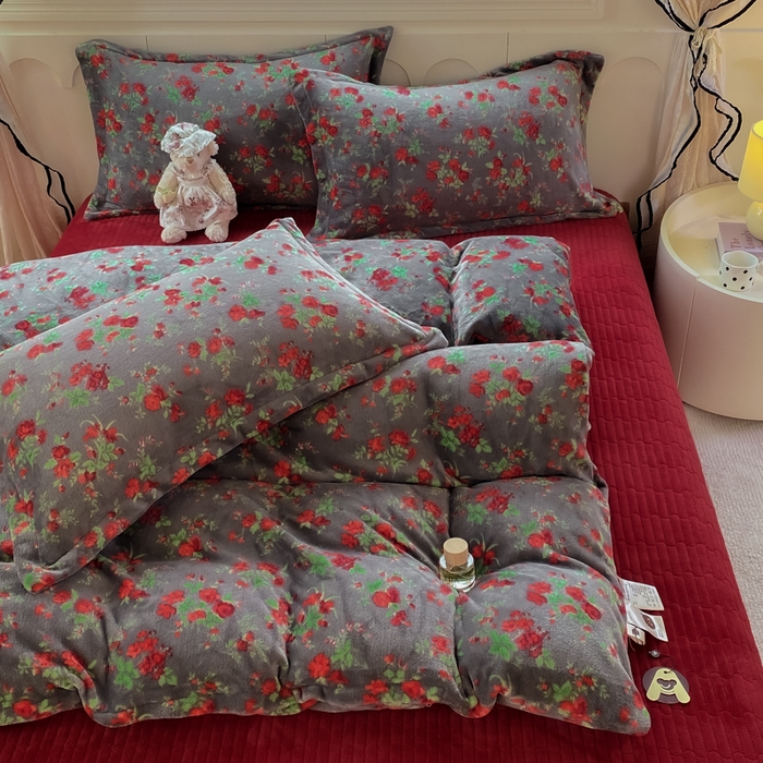 91家纺网 家纺一手货源 找家纺 （总）豫见家纺 2025新款高克重牛奶绒夹棉床盖四件套