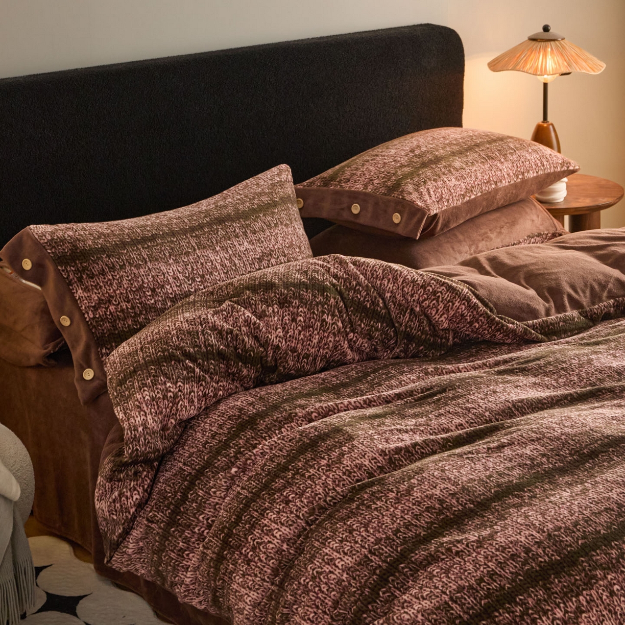 91家纺网 家纺一手货源 找家纺 吾秀家居 绒城 2025  纽扣工艺款230克美丽绒四件套 牛奶绒四件套-美丽系列 绅品