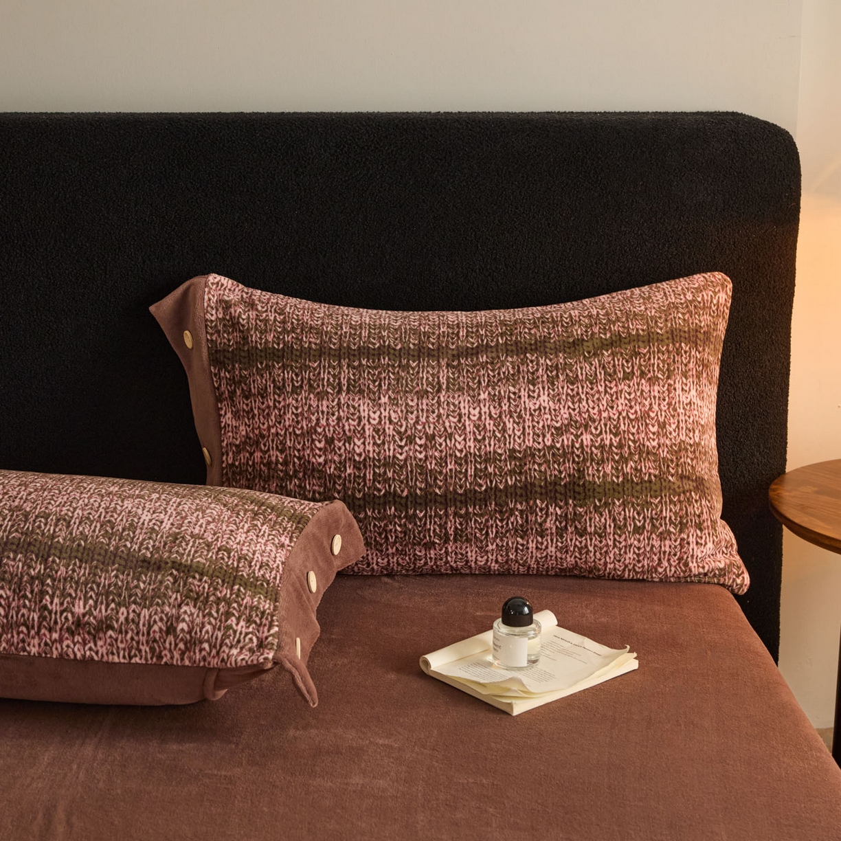 91家纺网 家纺一手货源 找家纺 吾秀家居 绒城 2025  纽扣工艺款230克美丽绒四件套 牛奶绒四件套-美丽系列 绅品