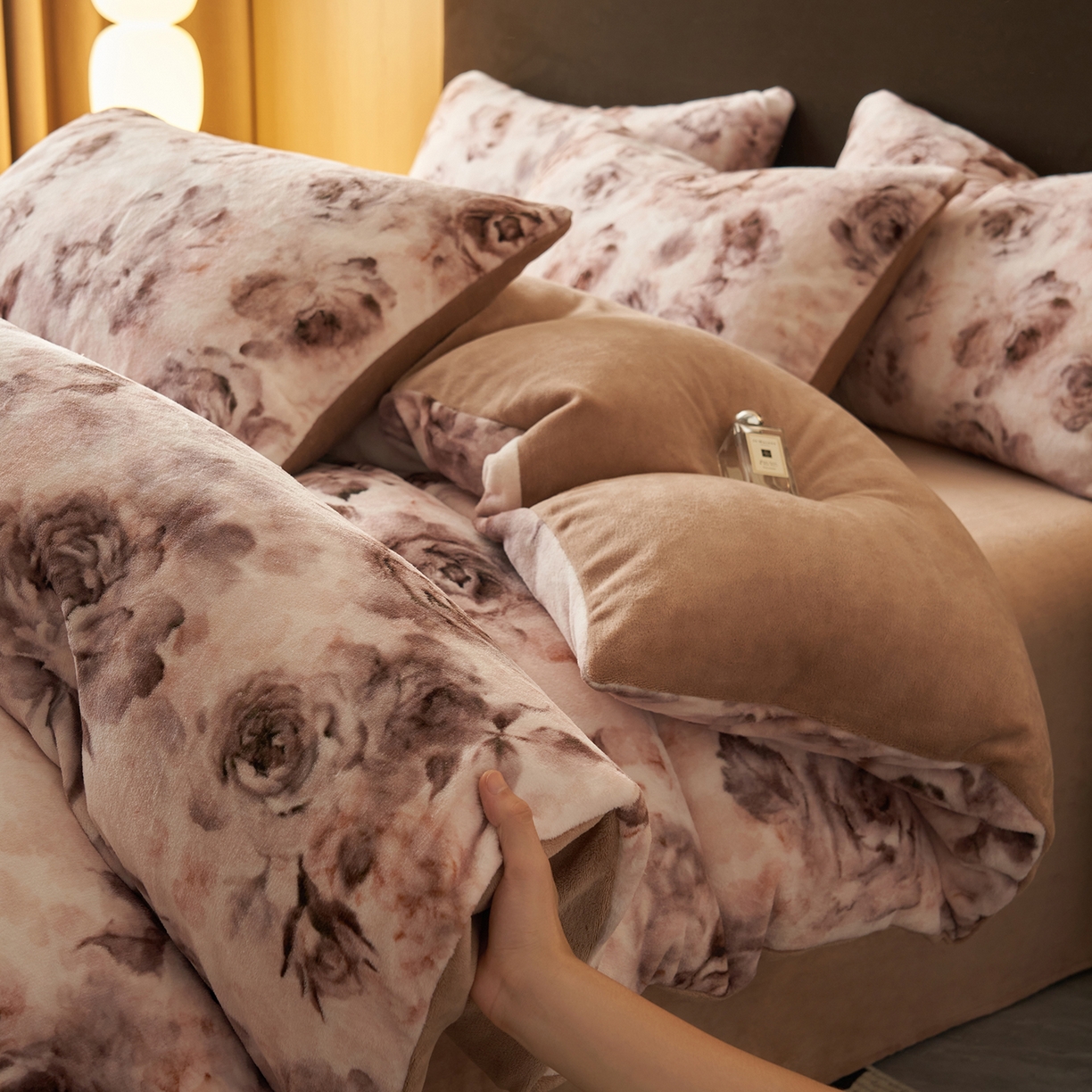 91家纺网 家纺一手货源 找家纺 （总）吾秀家居 绒城  230克美拉德数码绒四件套 牛奶绒四件套 - 暖秋系列