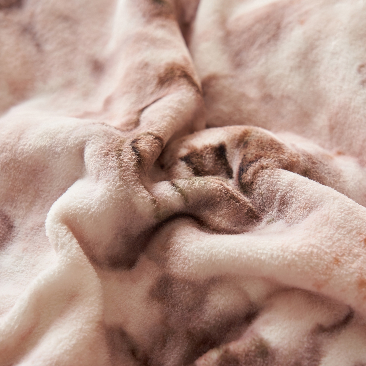 91家纺网 家纺一手货源 找家纺 吾秀家居 绒城  230克美拉德数码绒四件套 牛奶绒四件套 - 暖秋系列 花韵