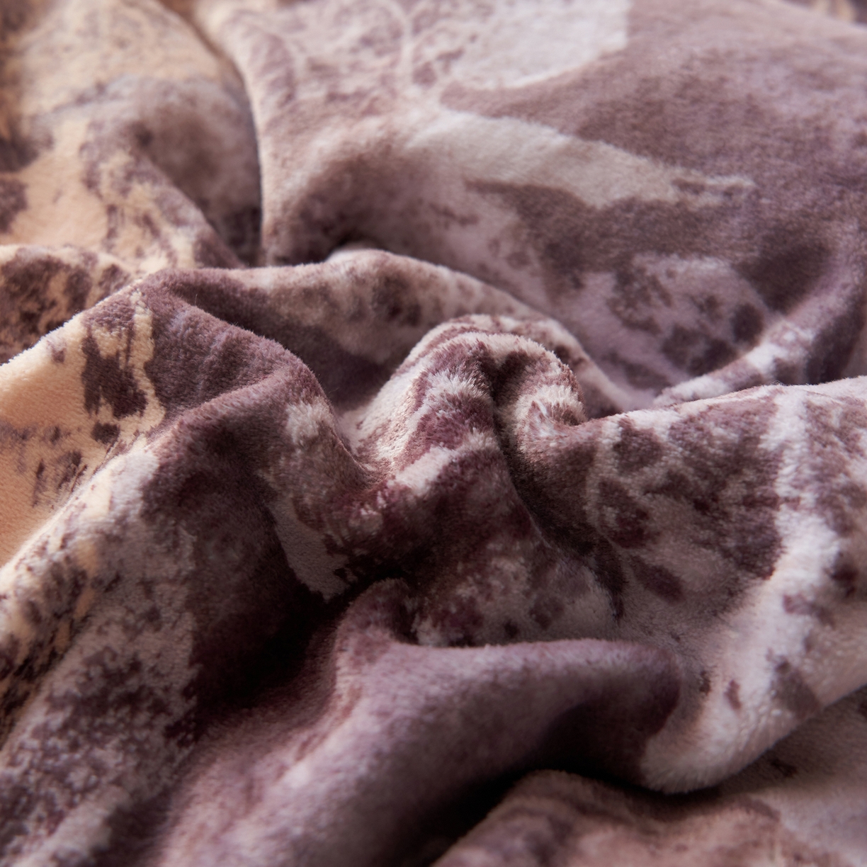 91家纺网 家纺一手货源 找家纺 吾秀家居 绒城  230克美拉德数码绒四件套 牛奶绒四件套 - 暖秋系列 深紫罗兰